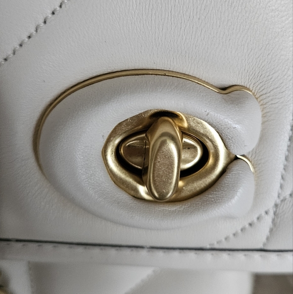 Coach Pillow Madison - Picture 6 of 16